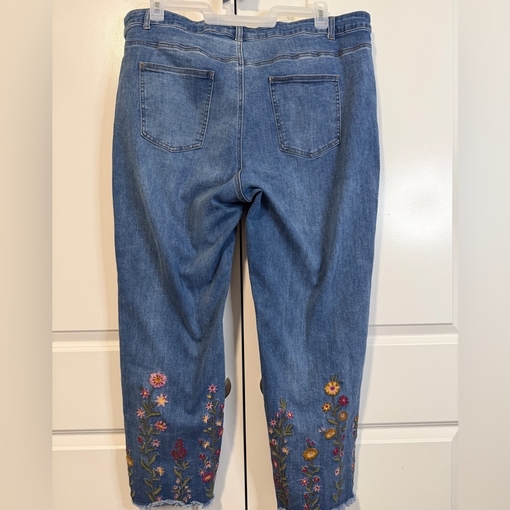 Coldwater Creek Floral Embroiderd Straight Jean 20W Blue Denim boho - Picture 2 of 5